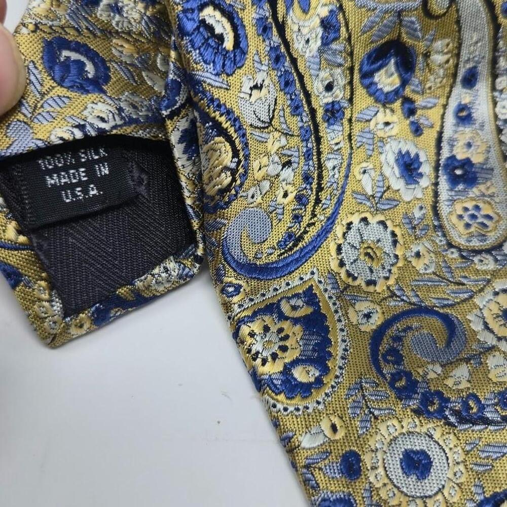 STACY ADAMS Signature Gold and Royal Blue Jacquard Paisley 100% Silk Tie - Picture 4 of 6